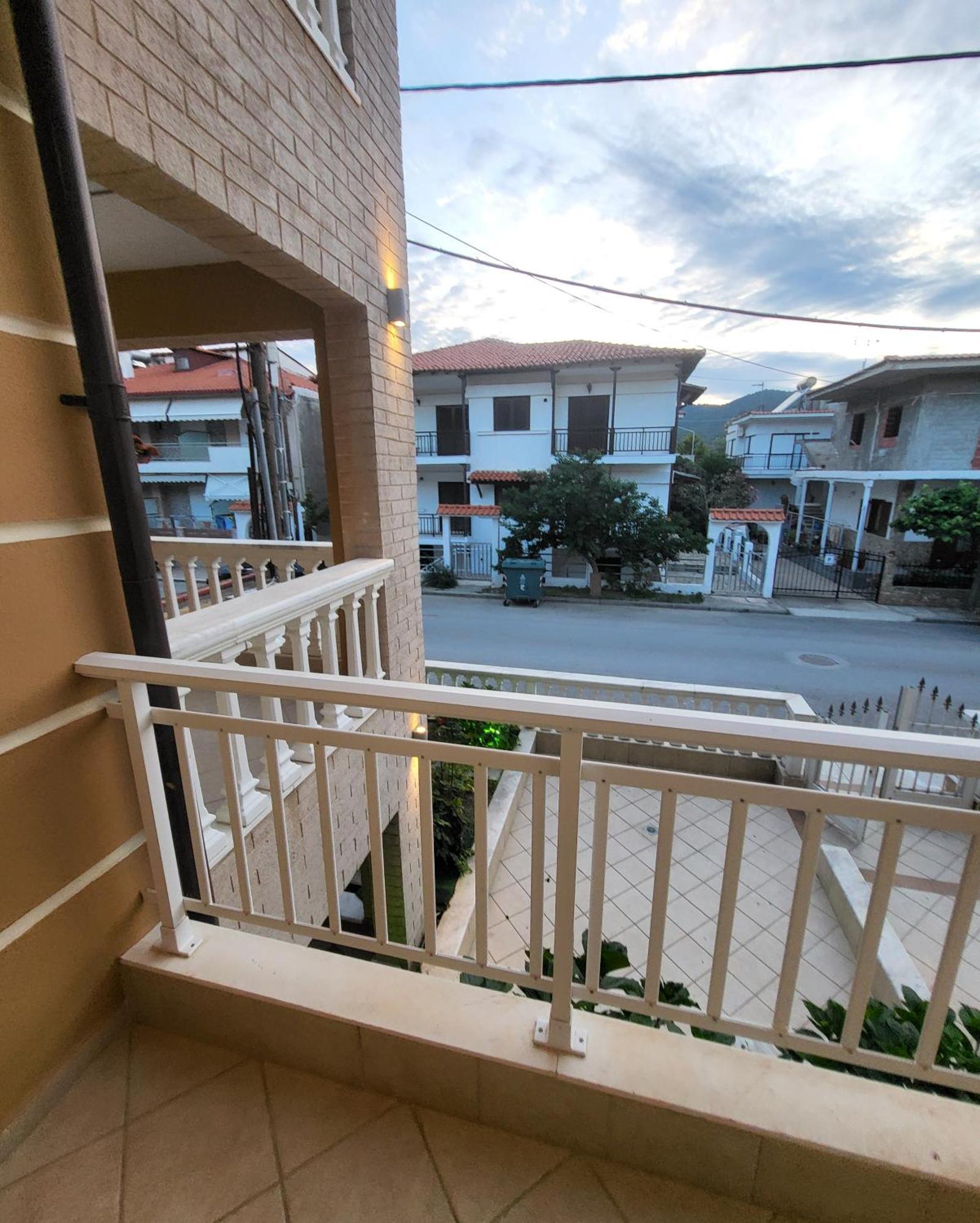 House Spanos Сарти Экстерьер фото
